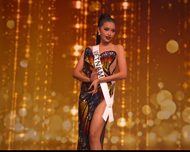 Toàn cảnh Bán kết Miss Universe: Ngọc Châu tỏa sáng với nhan sắc và màn catwalk nổi bật, dàn đối thủ mạnh  trình diễn mãn nhãn - Ảnh 12.