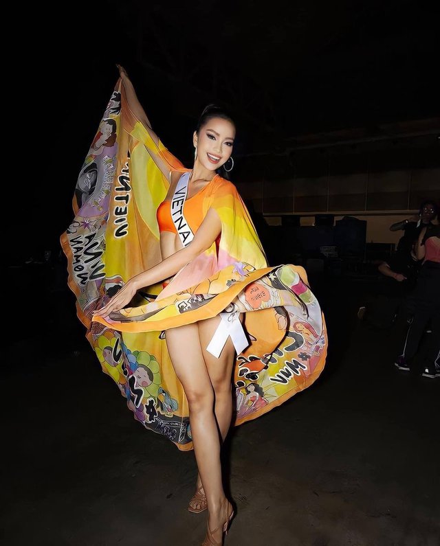 Toàn cảnh Bán kết Miss Universe: Ngọc Châu tỏa sáng với nhan sắc và màn catwalk nổi bật, dàn đối thủ mạnh  trình diễn mãn nhãn - Ảnh 7.