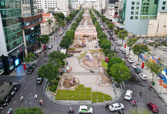  Linh vật mèo lộ diện tại Đường hoa Nguyễn Huệ: Người dân TP.HCM thích thú vì quá đáng yêu  - Ảnh 17.