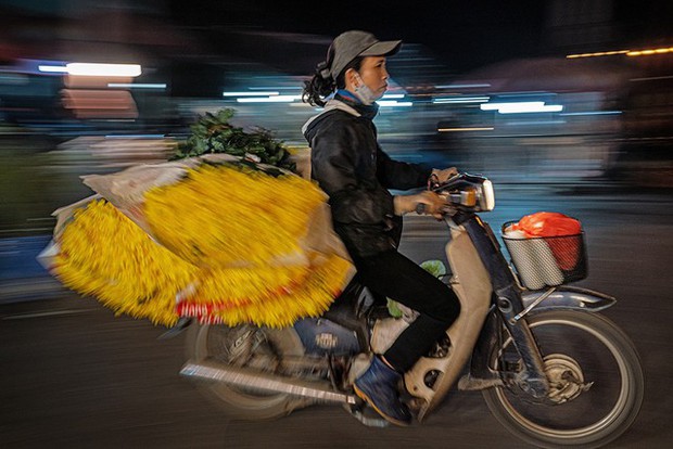 Khoảnh khắc bình dị đậm chất Hà Nội những ngày cận Tết - Ảnh 7. Khoảnh khắc bình dị đậm chất Hà Nội những ngày cận Tết - Ảnh 7.
