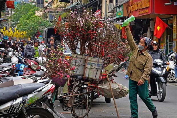 Khoảnh khắc bình dị đậm chất Hà Nội những ngày cận Tết - Ảnh 2. Khoảnh khắc bình dị đậm chất Hà Nội những ngày cận Tết - Ảnh 2.