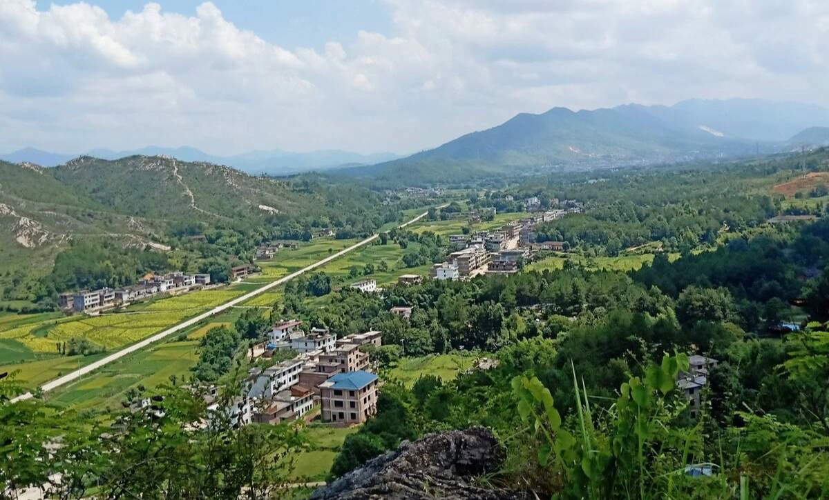 'Đệ nhất làng phong thủy' Trung Quốc: Đào tạo ra vô số kỳ tài, người dân làm nghề xem phong thủy có thu nhập 'khủng' bất ngờ