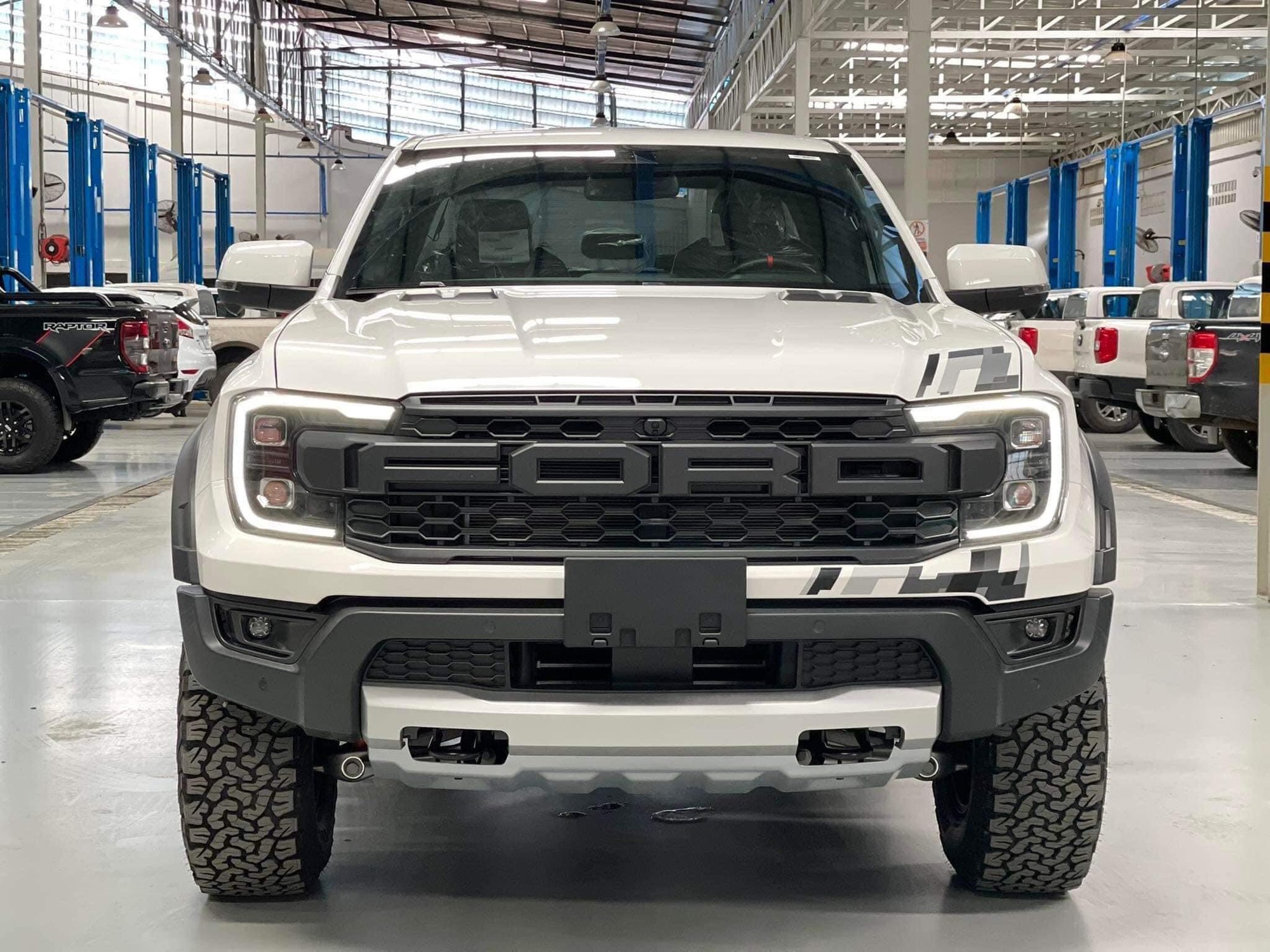 Đại lý nhận đặt Ford Ranger Raptor 2023: Ra mắt sau Tết, động cơ chỉ như Wildtrak - Ảnh 5.