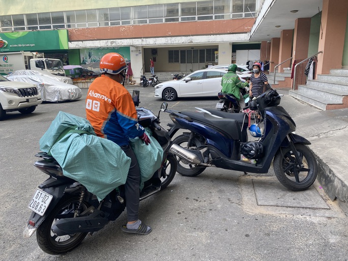 Khổ sở tìm shipper giao hàng ngày cận Tết - Ảnh 1. Khổ sở tìm shipper giao hàng ngày cận Tết - Ảnh 1.