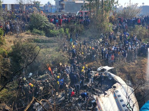 Những khoảnh khắc cuối ám ảnh của nạn nhân trong vụ máy bay rơi khiến 72 người thiệt mạng tại Nepal - Ảnh 1.