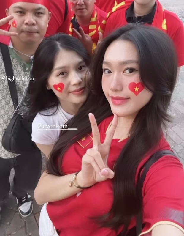 Tình chị em thân thiết của hội vợ, bạn gái dàn cầu thủ đội tuyển Việt Nam - Ảnh 7.