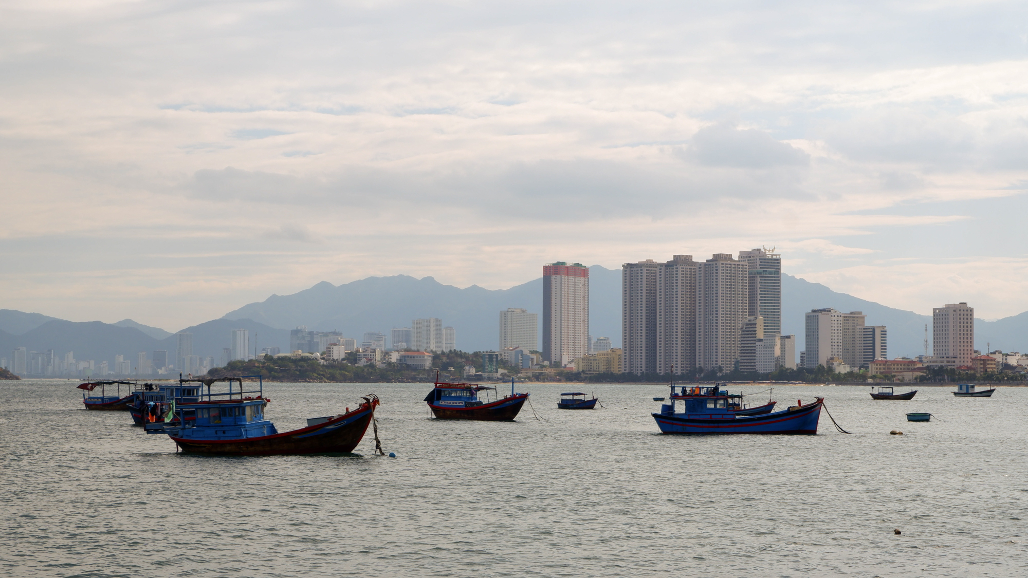 Toàn cảnh tỉnh có đường bờ biển dài nhất Việt Nam tăng trưởng GRDP cao nhất cả nước năm 2022 - Ảnh 1.