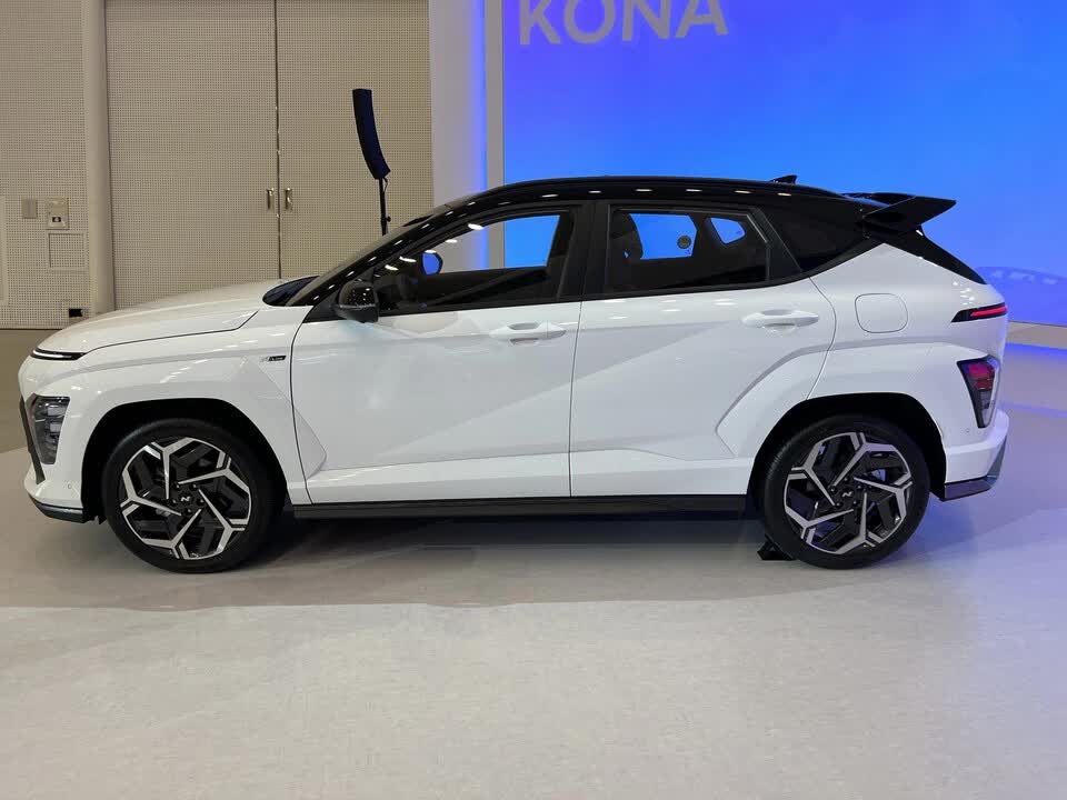 Chi tiết Hyundai Kona 2024 ngoài đời thực: Giá quy đổi từ 470 triệu đồng, khó chê thiết kế, có trang bị như xe sang - Ảnh 6.