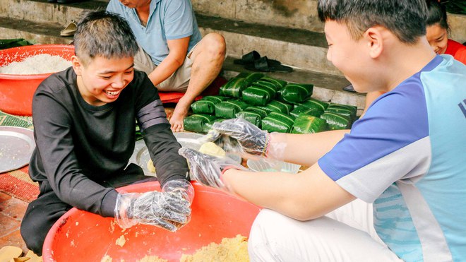 Làng bánh chưng Tranh Khúc tất bật vụ Tết, có gia đình truyền đời nhau qua 4 thế hệ - Ảnh 11.