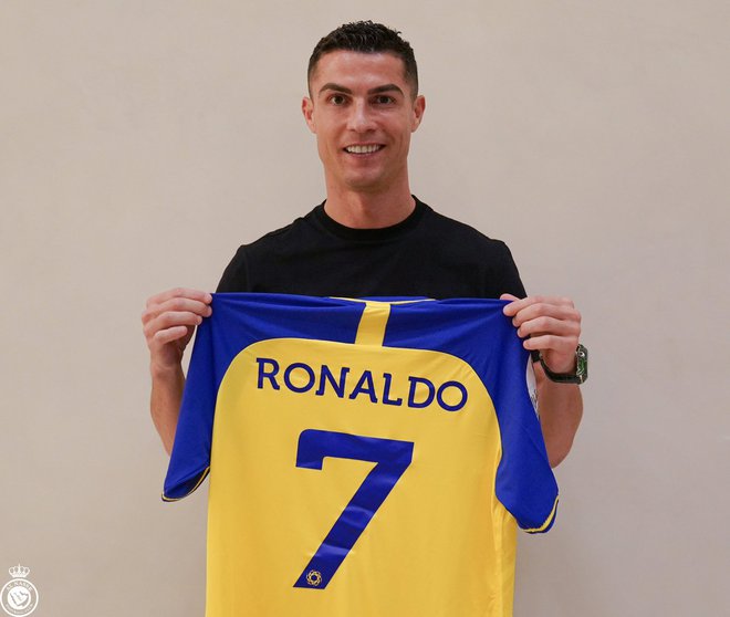 Tiền đạo của Al-Nassr bị đuổi vì không nhường áo số 7 cho Ronaldo? - Ảnh 3.