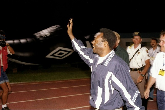 Bi kịch Nii Lamptey, người được Pele chọn trở thành nạn nhân lớn nhất của ‘lời nguyền Vua bóng đá’ - Ảnh 2.
