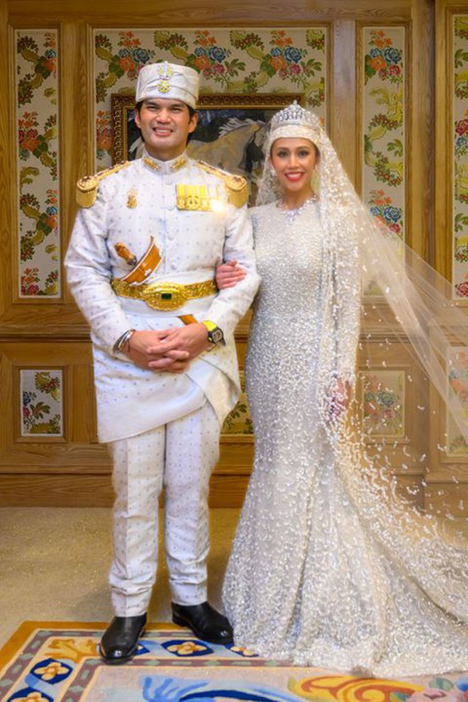 Đám cưới toàn vàng ròng kéo dài 9 ngày của Công chúa Brunei thể hiện đẳng cấp xa hoa của hoàng gia giàu bậc nhất thế giới - Ảnh 15.