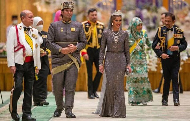 Đám cưới toàn vàng ròng kéo dài 9 ngày của Công chúa Brunei thể hiện đẳng cấp xa hoa của hoàng gia giàu bậc nhất thế giới - Ảnh 11.
