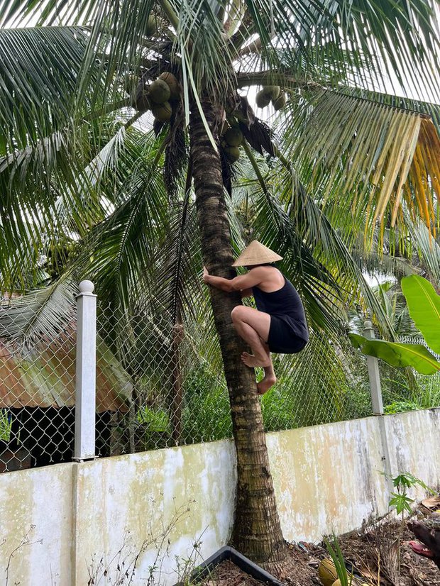  Dàn mỹ nhân bận bịu gói bánh Tết: Mỹ Tâm giản dị xinh đẹp, Bảo Thy gây trầm trồ với nhan sắc mẹ bỉm - Ảnh 6.