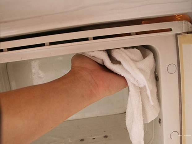 Mách bạn cách rã đông tủ lạnh để trữ đồ Tết đúng cách lại còn tiết kiệm điện - Ảnh 3.