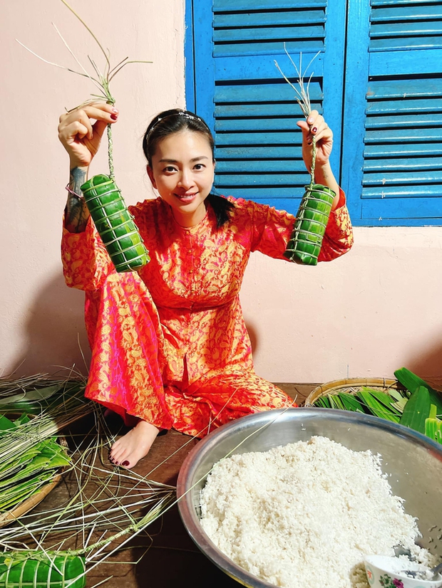  Dàn mỹ nhân bận bịu gói bánh Tết: Mỹ Tâm giản dị xinh đẹp, Bảo Thy gây trầm trồ với nhan sắc mẹ bỉm - Ảnh 5.