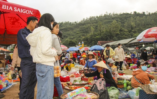 Độc đáo phiên chợ chỉ một ngày duy nhất trong năm ở Bình Định - Ảnh 8.