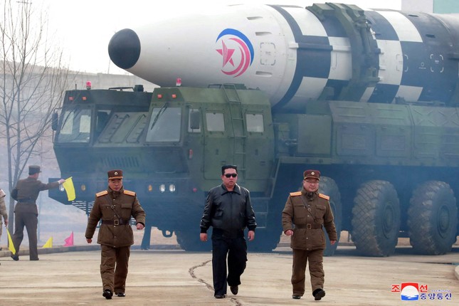 Nguyên nhân Hàn Quốc mất niềm tin vào chiếc ô hạt nhân Mỹ - Ảnh 2.
