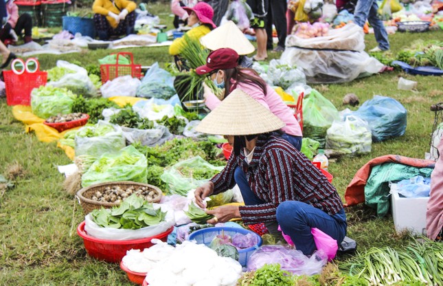 Độc đáo phiên chợ chỉ một ngày duy nhất trong năm ở Bình Định - Ảnh 4.