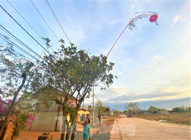 Cao nguyên Đắk Lắk dựng nêu đón Tết - Ảnh 3.