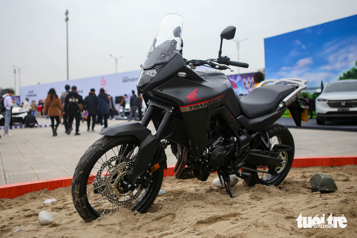 Honda Transalp XL750 thăm dò người Việt: Máy lớn, yên cao, hợp chạy địa hình - Ảnh 1.