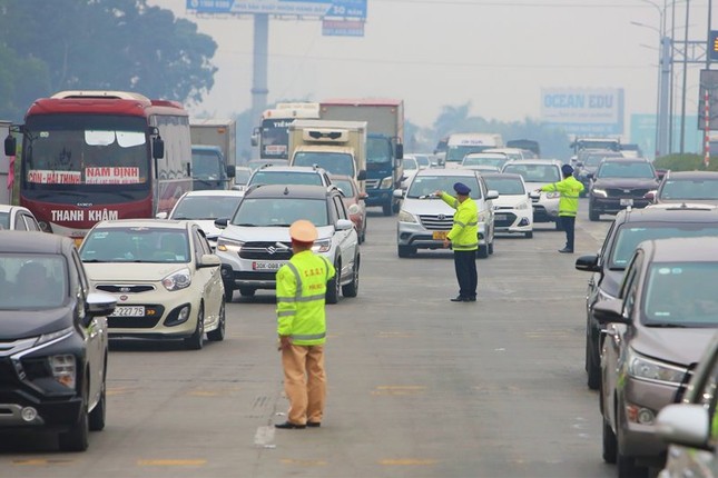 Tạm đóng cao tốc Pháp Vân - Ninh Bình vì ùn tắc - Ảnh 3.
