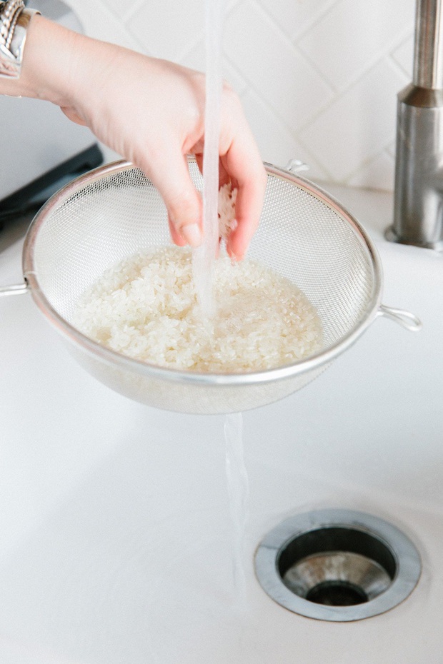 Nước vo gạo: Chất tẩy rửa không tốn một đồng mà hầu như tất cả chúng ta đều lãng quên - Ảnh 3.