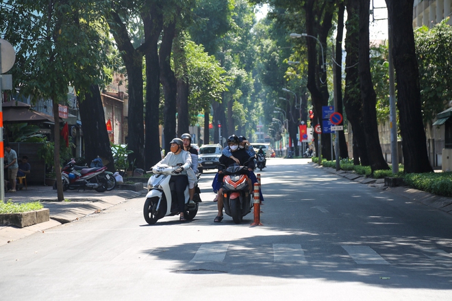 Ngày đầu đi làm sau kì nghỉ Tết: Đường phố Hà Nội kẹt cứng, TP.HCM thông thoáng - Ảnh 21.