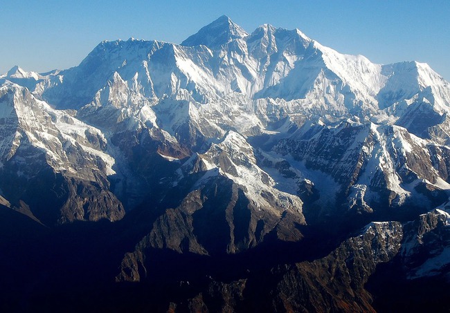 Những điều đáng sợ xảy ra với cơ thể con người tại vùng tử thần của đỉnh Everest - Ảnh 3.