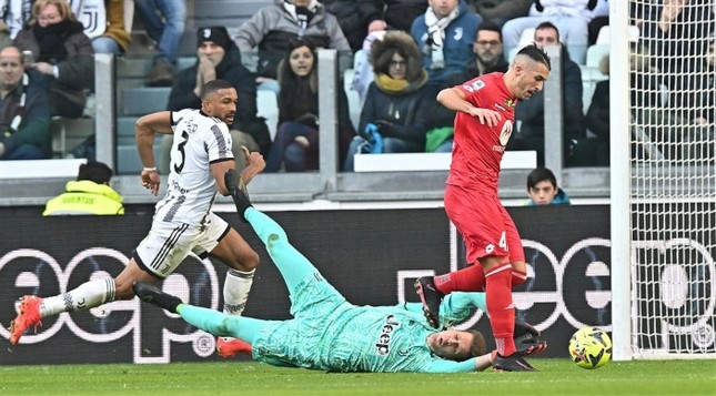 Juventus thua trận đầu tiên sau khi bị trừ 15 điểm, HLV lo nguy cơ xuống hạng - Ảnh 1.