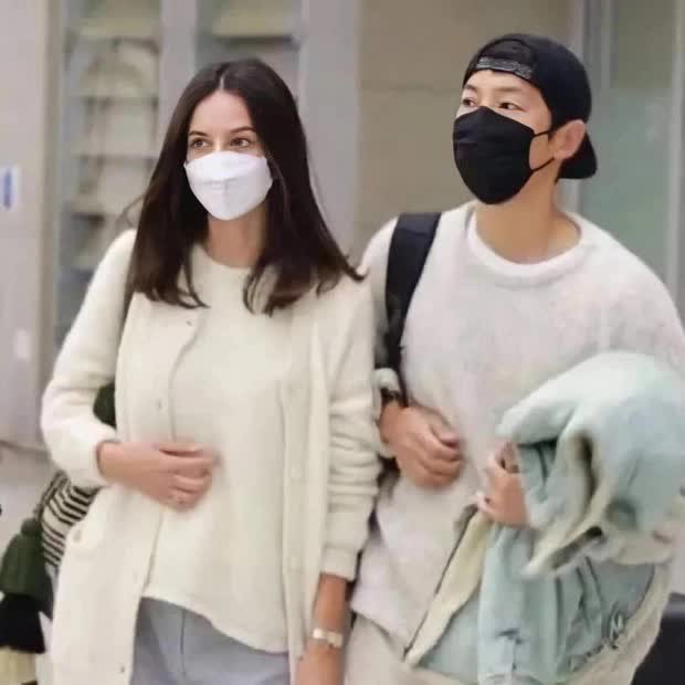 Dispatch tung ảnh độc quyền bà xã Song Joong Ki đi mua đồ trẻ em, hé lộ cách tài tử chăm vợ bầu tại biệt thự gần 400 tỷ - Ảnh 4.
