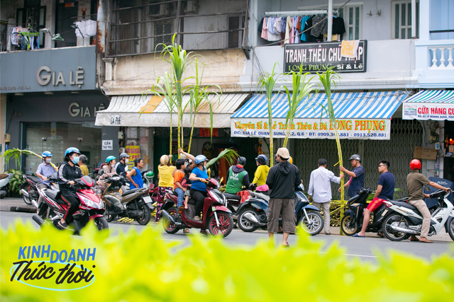 Kiếm hàng chục triệu chưa đầy 24 giờ nhờ phong tục mua mía vàng cúng vía Trời ở Sài Gòn  - Ảnh 6.