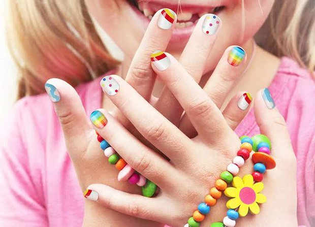 Bà xã JustaTee gây tranh cãi vì cho con gái Cici làm nail quá sớm, netizen: Mình là người lớn còn không dám để móng dài như thế - Ảnh 4.