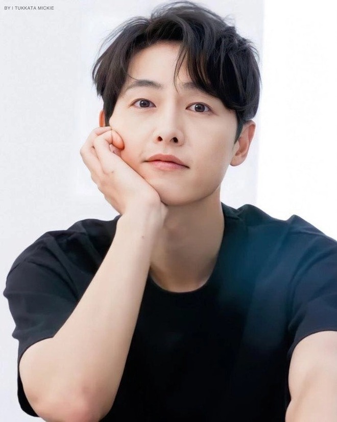 Song Joong Ki và bà xã người Anh cưới gấp vào tháng 3? - Ảnh 1.