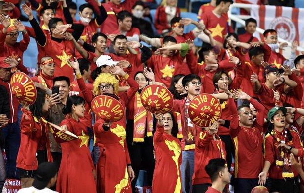 Những nữ CĐV xinh đẹp lên sân Mỹ Đình cổ vũ đội tuyển Việt Nam trong trận đấu với Myanmar - Ảnh 7.