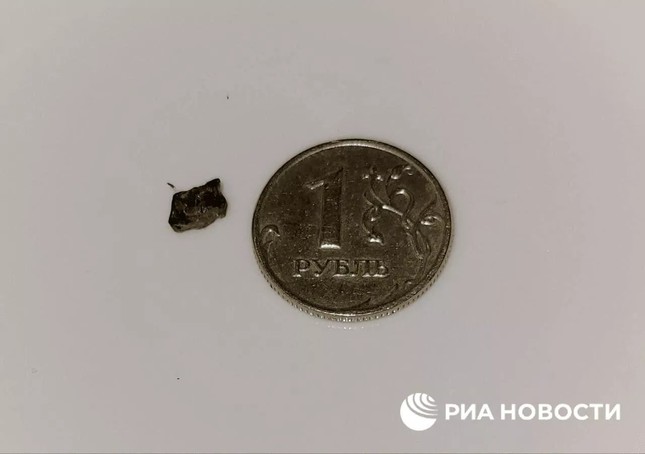 Cựu Ph&oacute; thủ tướng Nga lấy mảnh đạn găm trong xương sống gửi Tổng thống Ph&aacute;p - Ảnh 4.