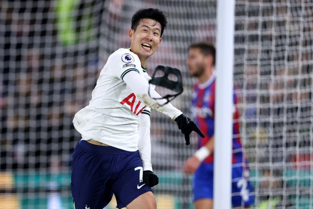 Son Heung-min ném mặt nạ ăn mừng trong chiến thắng 4 sao của Tottenham - Ảnh 3.