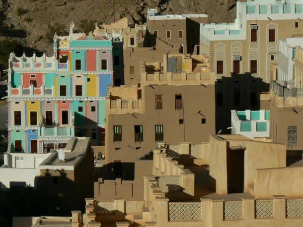 Những ngôi nhà chọc trời bằng bùn đất ở Yemen: Không dùng giàn giáo để xây dựng, phải liên tục được bảo trì vì bị thiên nhiên tác động - Ảnh 3.