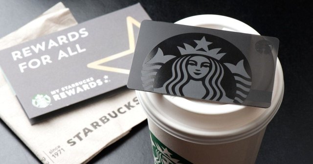 Đang sở hữu ngân hàng bí mật nhờ tiền gửi vào thẻ thành viên, tại sao Starbucks chấp nhận thanh toán bằng MoMo, ZaloPay tại Việt Nam? - Ảnh 1.