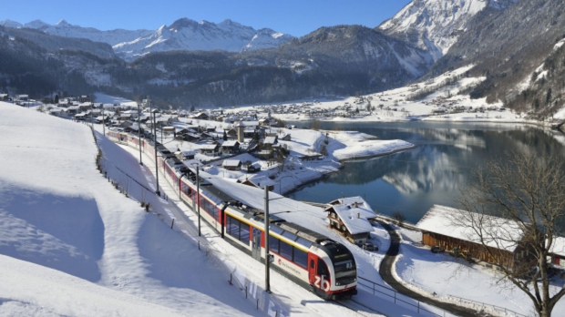 Những tuyến du lịch tàu hỏa đẹp nhất Thụy Sĩ  - Ảnh 3.