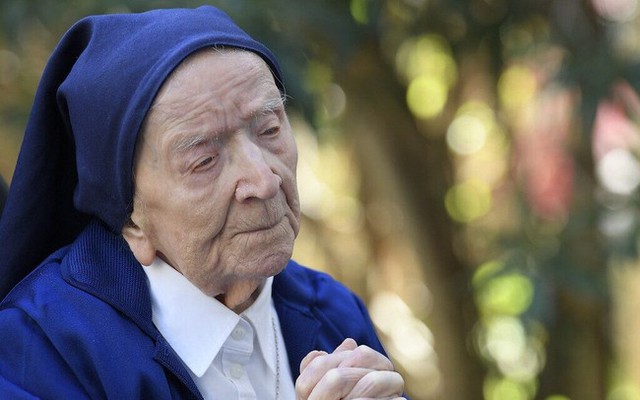 Bí quyết sống thọ 118 tuổi của cụ bà người Pháp đó là không bao giờ ngồi ăn một mình  - Ảnh 1.