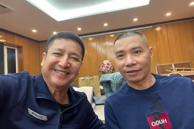 Trở lại sau bạo bệnh, Công Lý được vợ hết lòng “nâng khăn sửa áo” ở hậu trường Táo Quân