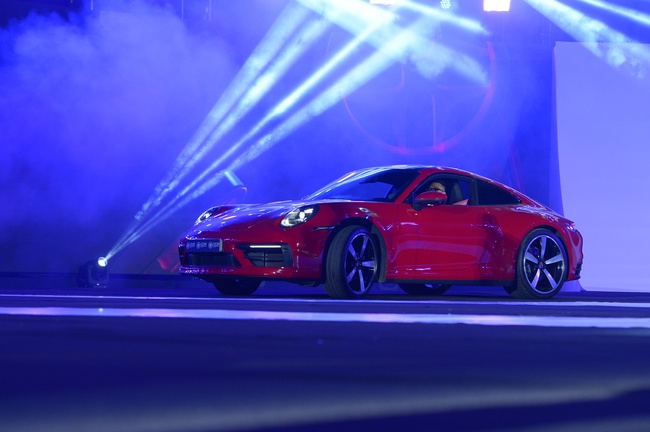 Porsche 911 thắng cách biệt giải ‘Vô lăng xe sang 2022’ - Ảnh 4.