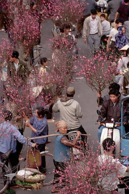 Những hồi ức đẹp của người Hà Nội về Tết những năm 90 qua lăng kính phóng viên nước ngoài - Ảnh 4.