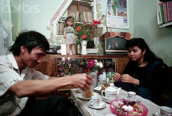 Những hồi ức đẹp của người Hà Nội về Tết những năm 90 qua lăng kính phóng viên nước ngoài - Ảnh 14.