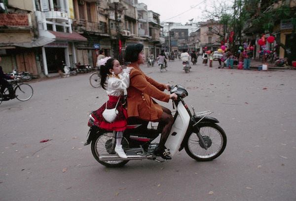 Những hồi ức đẹp của người Hà Nội về Tết những năm 90 qua lăng kính phóng viên nước ngoài - Ảnh 13.