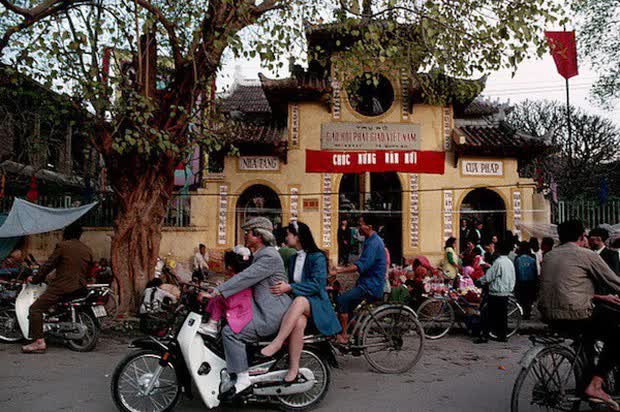 Những hồi ức đẹp của người Hà Nội về Tết những năm 90 qua lăng kính phóng viên nước ngoài - Ảnh 12.