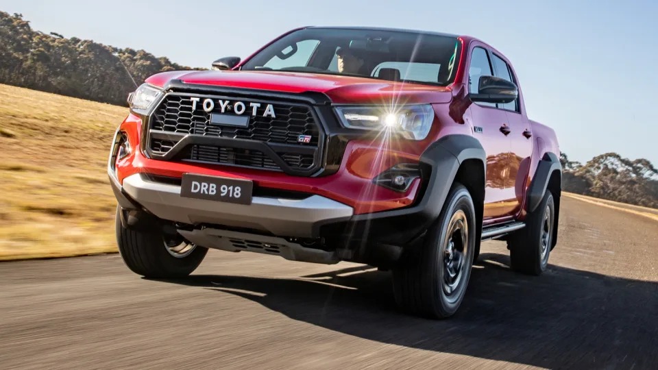 Ra mắt Toyota Hilux GR Sport 2023: Mạnh 221 mã lực, đáp trả Ford Ranger Raptor - Ảnh 3.