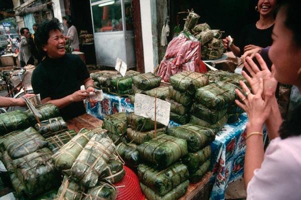 Những hồi ức đẹp của người Hà Nội về Tết những năm 90 qua lăng kính phóng viên nước ngoài - Ảnh 7.