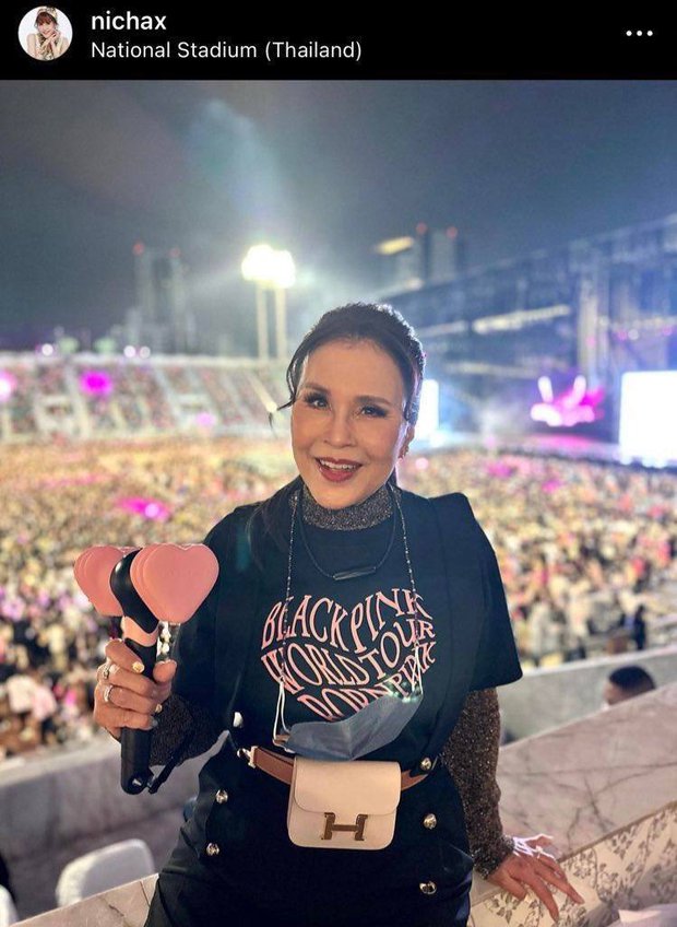 Đẳng cấp như BLACKPINK: Đệ nhất phu nhân Pháp và chị gái Vua Thái Lan đến xem concert, đi hẳn phi cơ riêng chỉ để diễn 2 ngày - Ảnh 2.